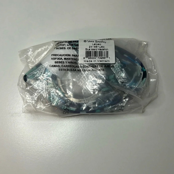 Vera Bradley Blue Island Medallion Lanyard NWT - Picture 4 of 4